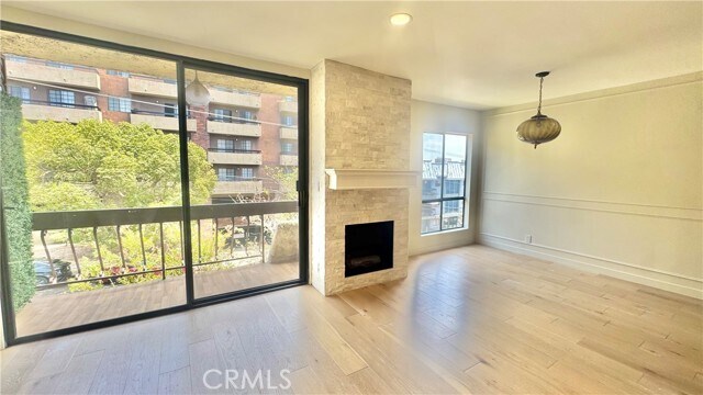 Foto del edificio - 1735 N Fuller Ave