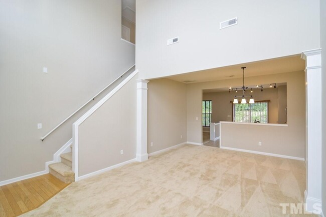 Foyer Entryway - 200 Mannington Dr