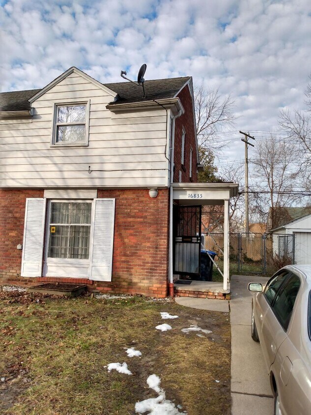 16829 - 16835 Evergreen Rd