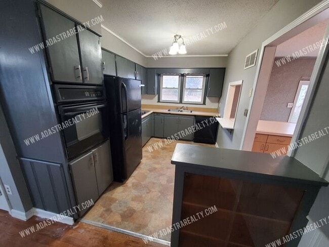 Building Photo - Beautiful 3 Bed/1 Bath Home in KCMO-Coming SOON!!