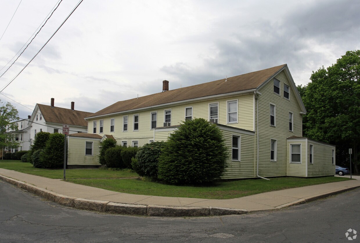 16 Cross St, Uxbridge, MA 01569 Apartments in Uxbridge, MA