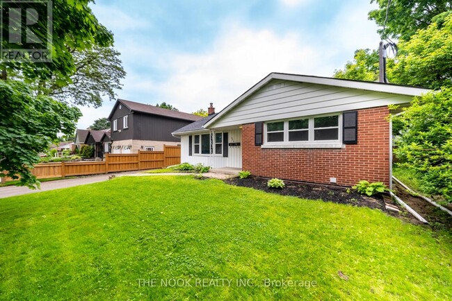 Building Photo - 866 Regent Dr