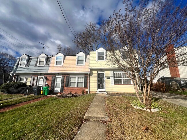 Foto del edificio - Amazing 3 BR/1.5 BA Townhome in Landover!