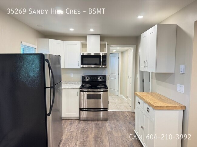 Photo du bâtiment - Beautiful Basement Suite