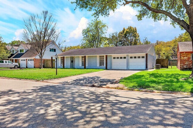 Foto del edificio - 9611 Highmeadow Dr