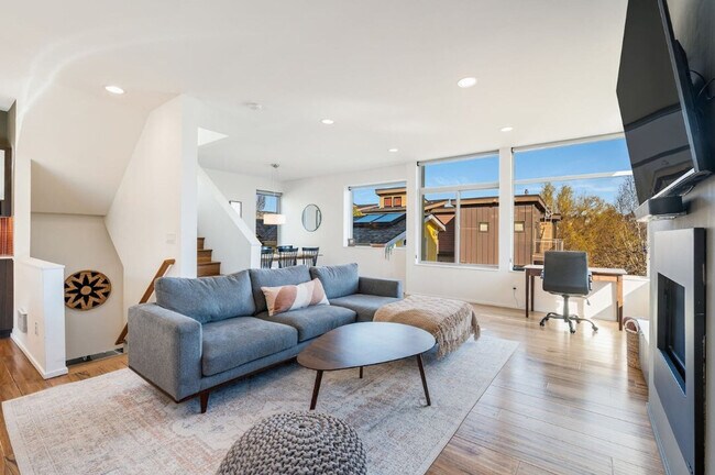 Foto del edificio - 2323 W Crockett St