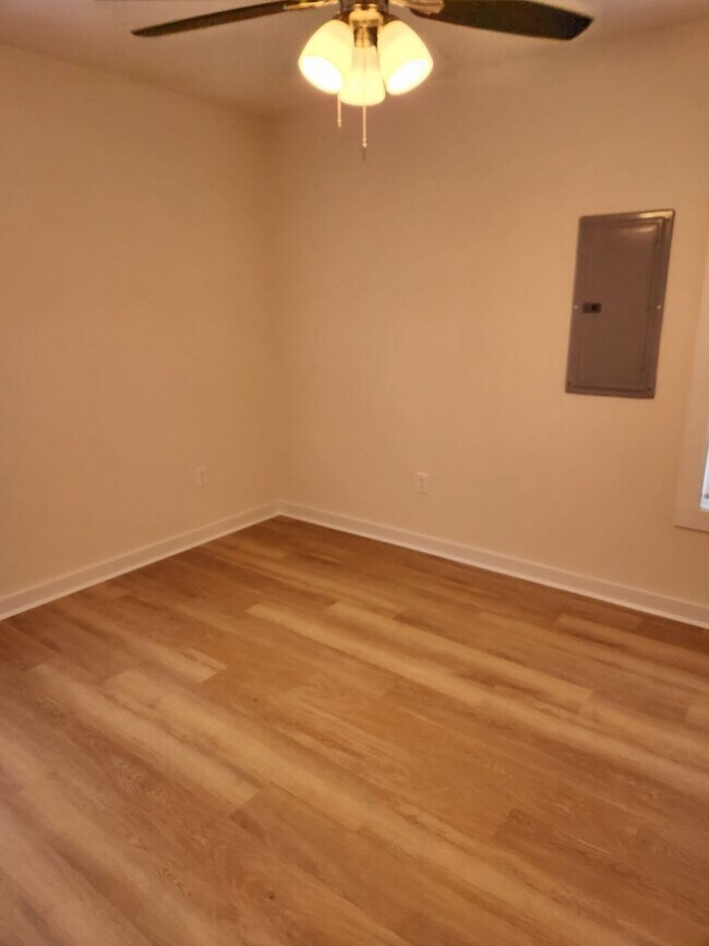 Foto del edificio - 2 Bed 1 Bath Modern Duplex Unit Blackstone VA-Fort Pickett