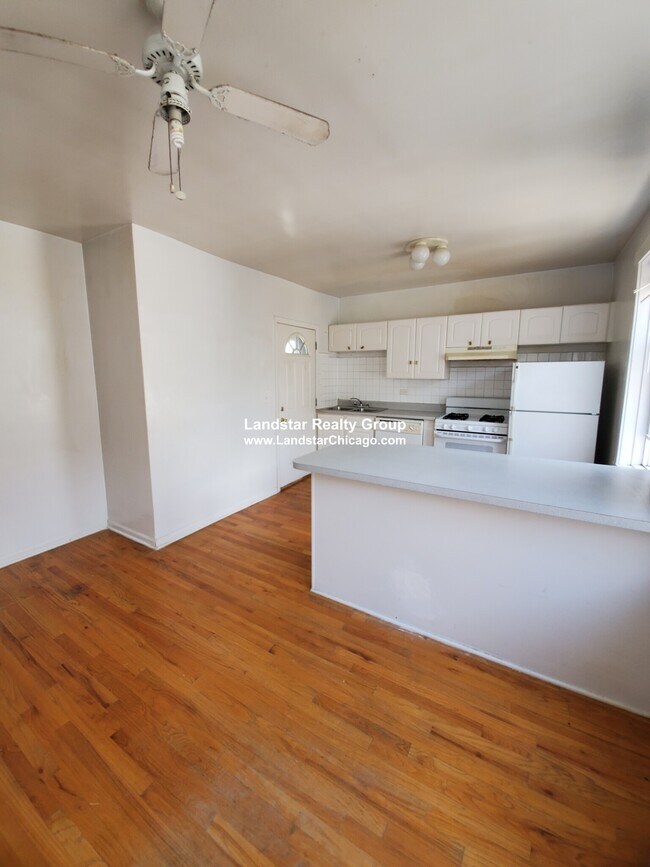 Building Photo - 5026 N Springfield Ave