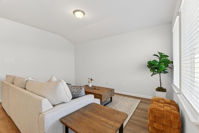 Foto del edificio - 120 Honey Bee Rd