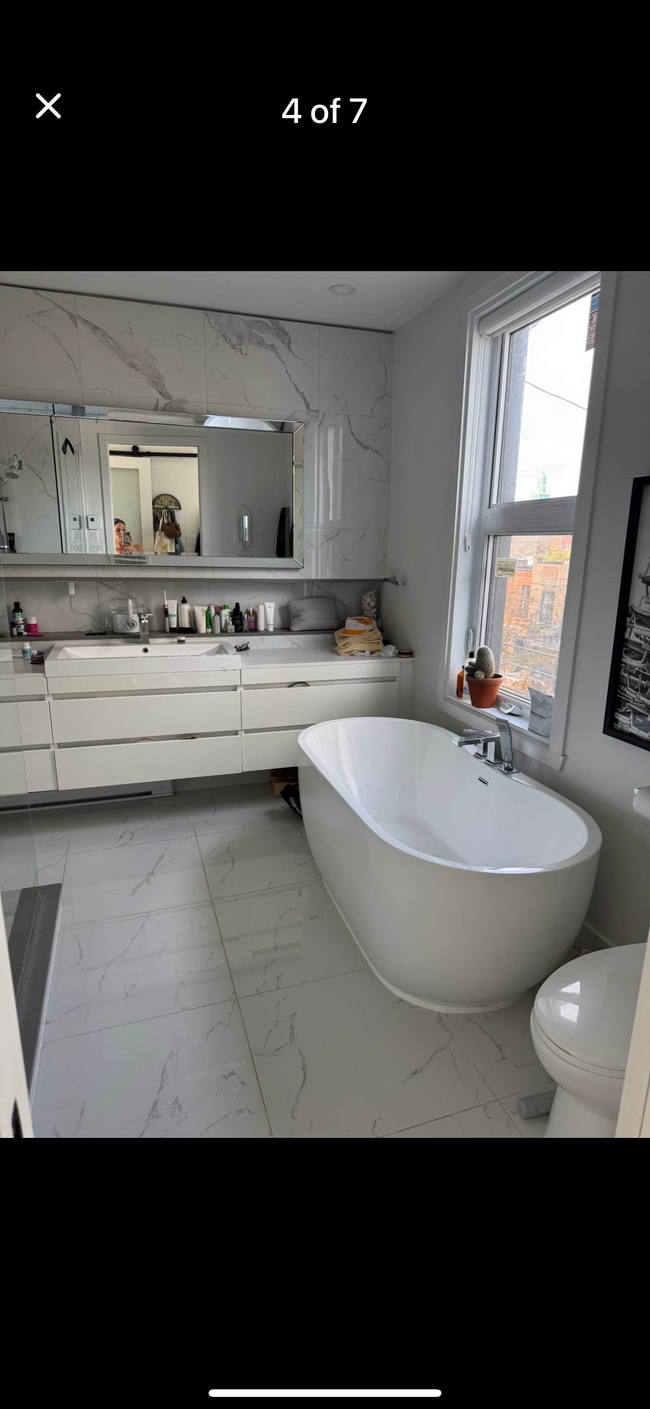 Building Photo - 144 Rue De Courcelle