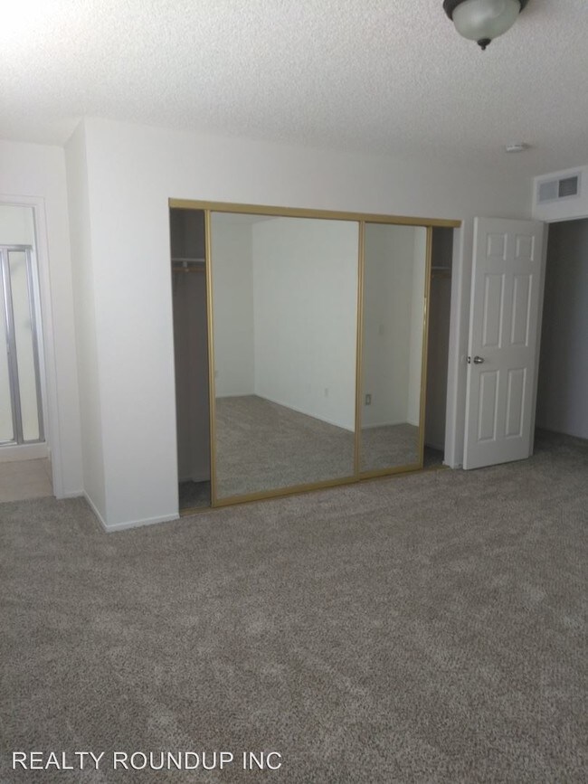 Building Photo - 71 Del Vista Cir