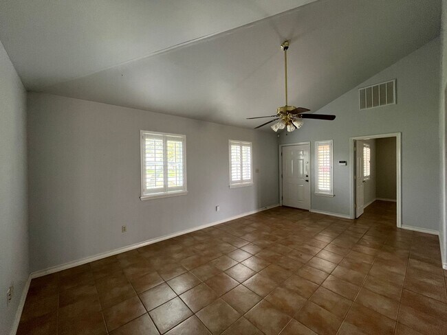 Building Photo - One Bedroom One Bath House in Flour Bluff