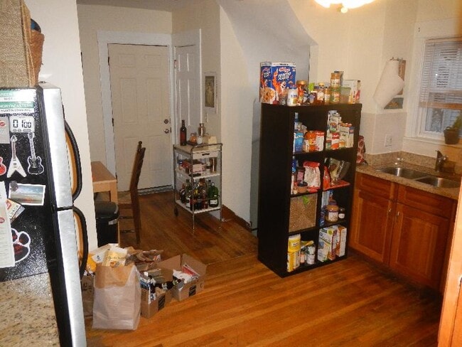 Building Photo - 16 Stockwell St