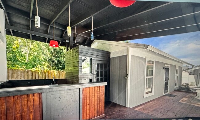 Foto del edificio - 16008 Sagebrush Rd