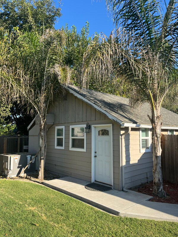Primary Photo - 2128 N Douty St