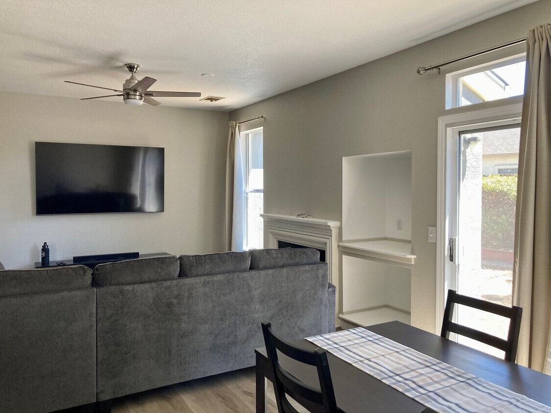 Primary Photo - 1612 Paseo Flores Dr