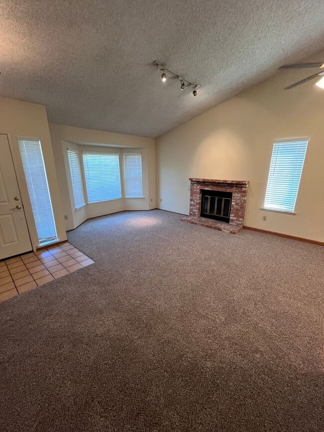 Building Photo - NICE UPDATED HOME IN SACRAMENTO!