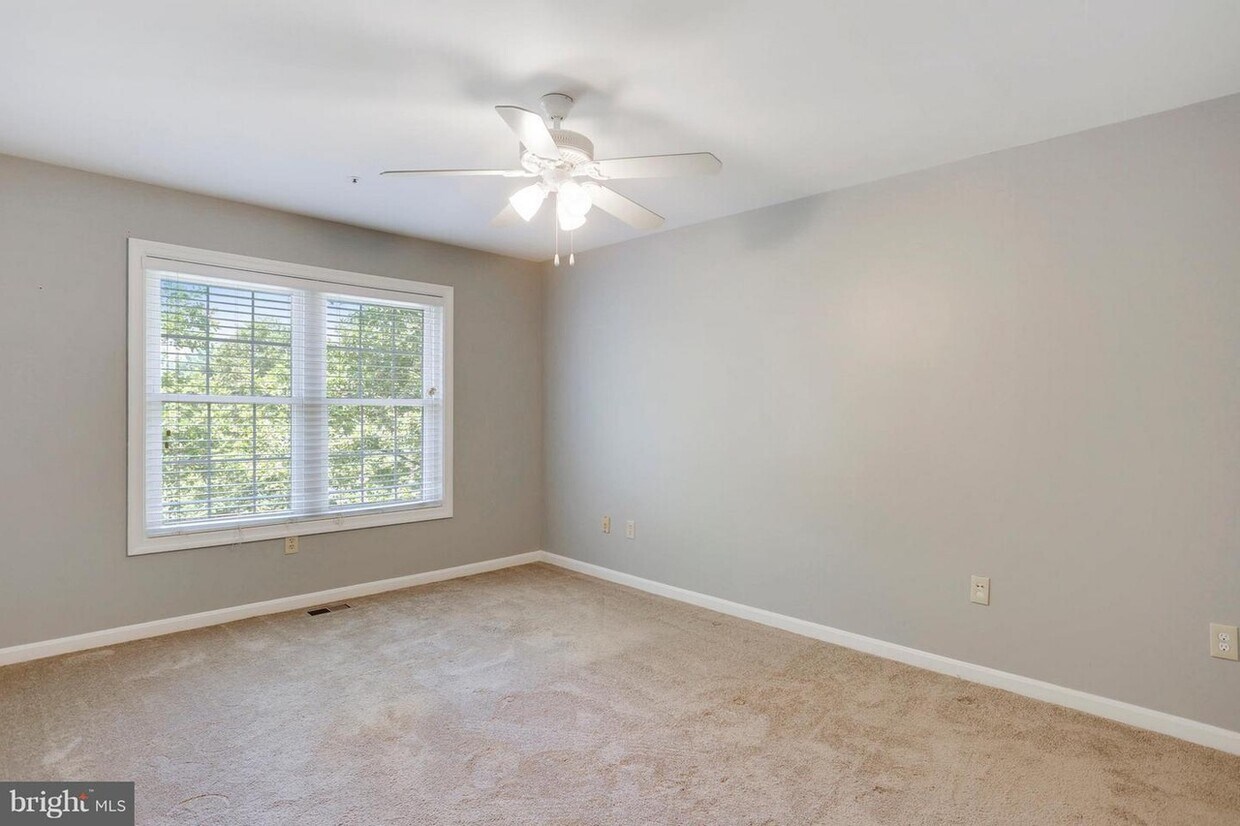 Master bedroom - 11 Bronco Ct