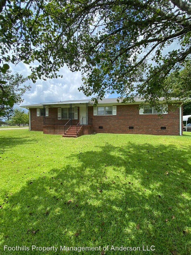 Foto del edificio - 3 br, 1.5 bath House - 107 Crystal Ct.