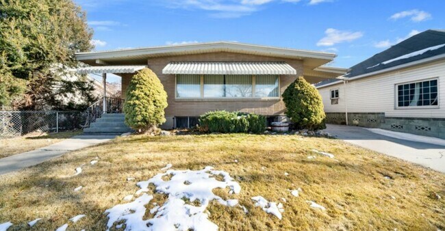 Building Photo - 165 S 600 W