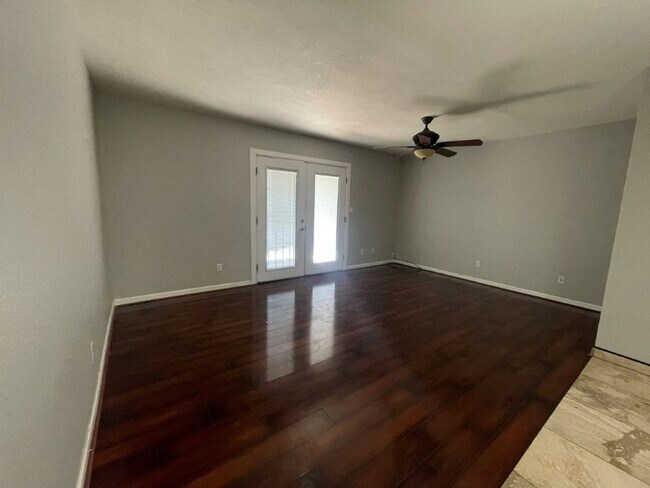 Foto del edificio - 913 E Beryl Ave