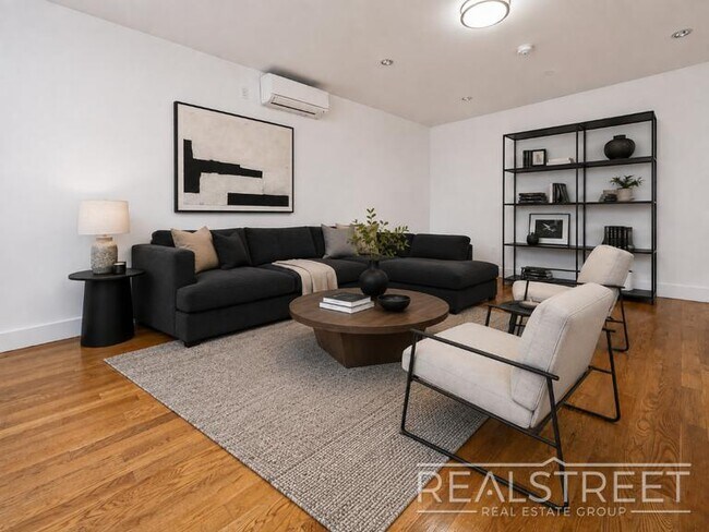 Building Photo - Stunning 2-Bedroom Apartment at Lofts@QB | Modern Kitchen & Sun-Filled Living Space