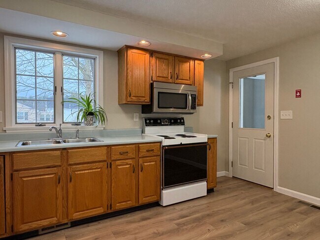 Foto del edificio - New to the rental market, charming 2 bedroom single family home in Wilmington, MA