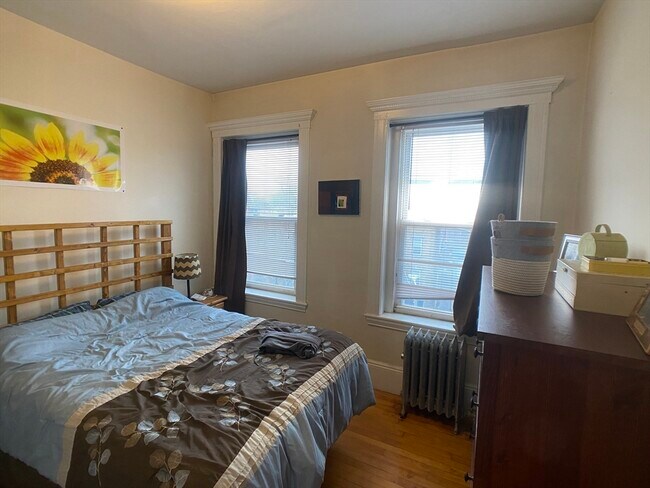 Foto del edificio - 590 Centre St