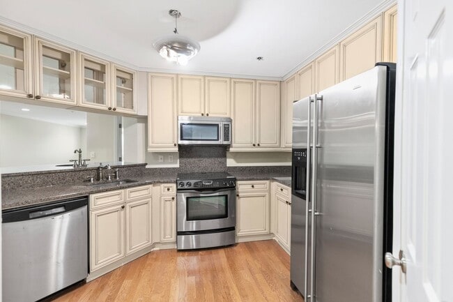 Foto del edificio - Rare Find! 2 Bedroom 2 Bath Condo at Magnolia Plaza