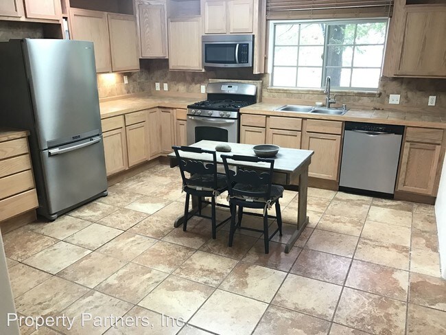 Foto del edificio - 2 br, 2 bath House - 10123 Edith Blvd NE