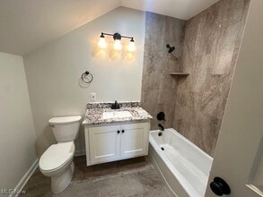 Building Photo - 1119 Abbey Pl