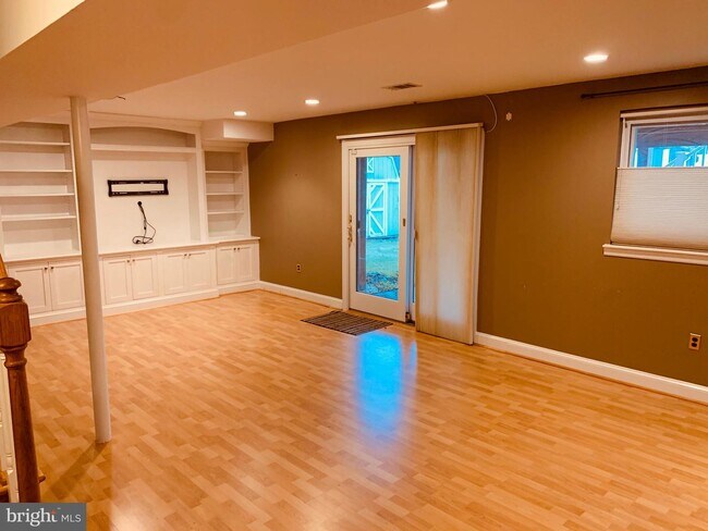 Building Photo - 507 Carr Ave