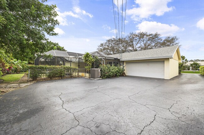 Building Photo - 222 Fairway W