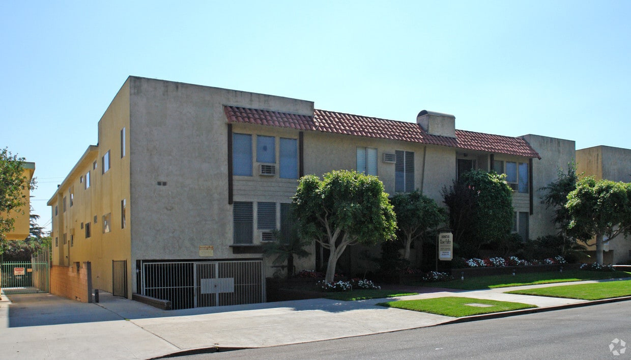 Building Photo - 10836 Rose Ave