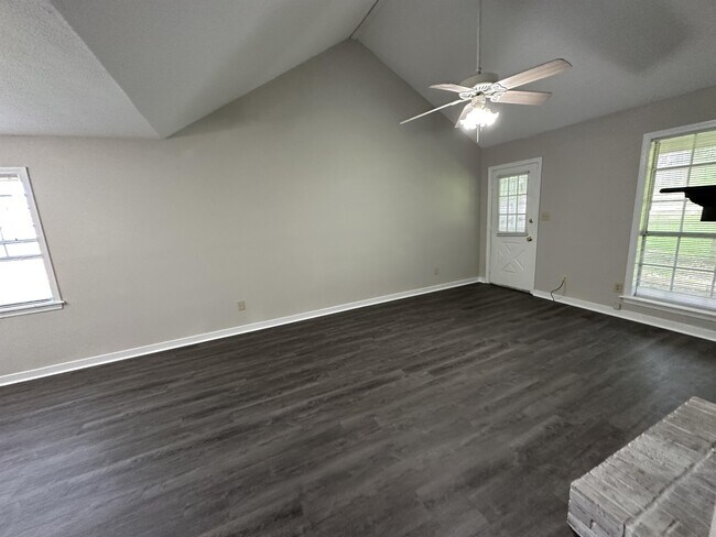 Foto del edificio - 108 Briarmeade Dr