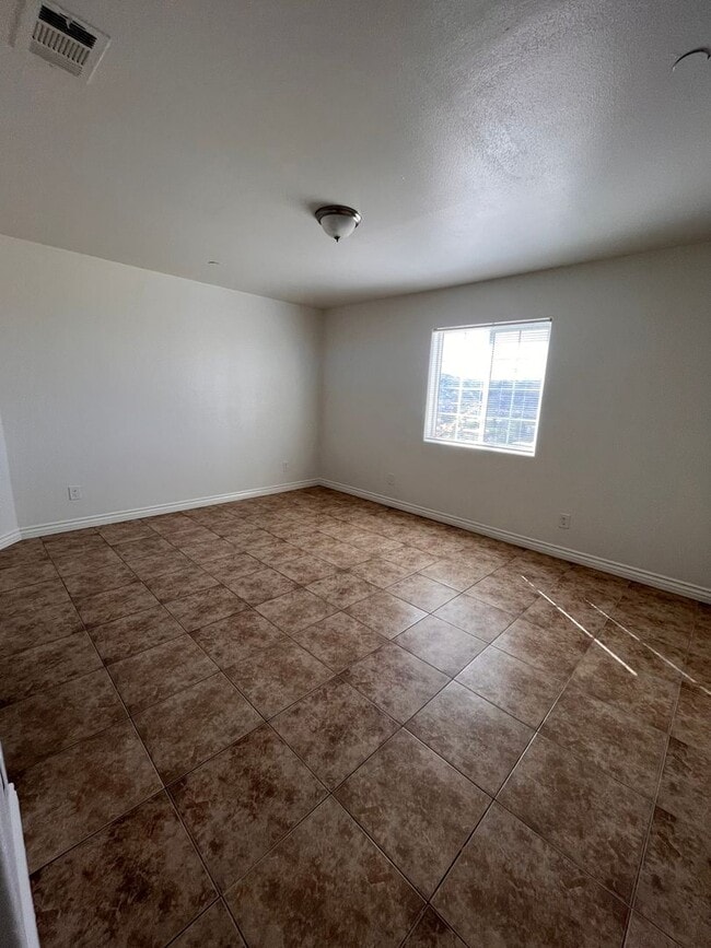 Building Photo - AVAILABLE NOW