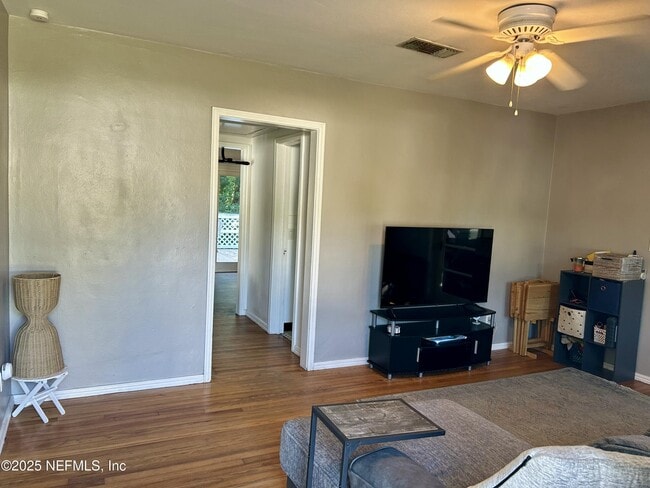 Building Photo - 1321 Pine Grove Ct