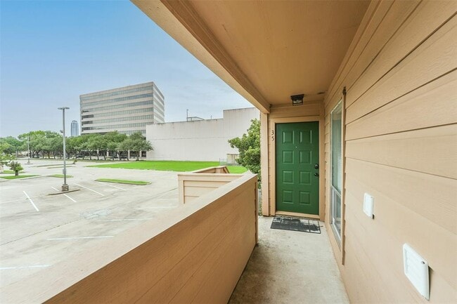 Building Photo - 1915 Augusta Dr