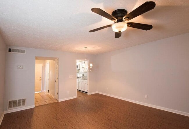 Building Photo - 542 Stratford Green
