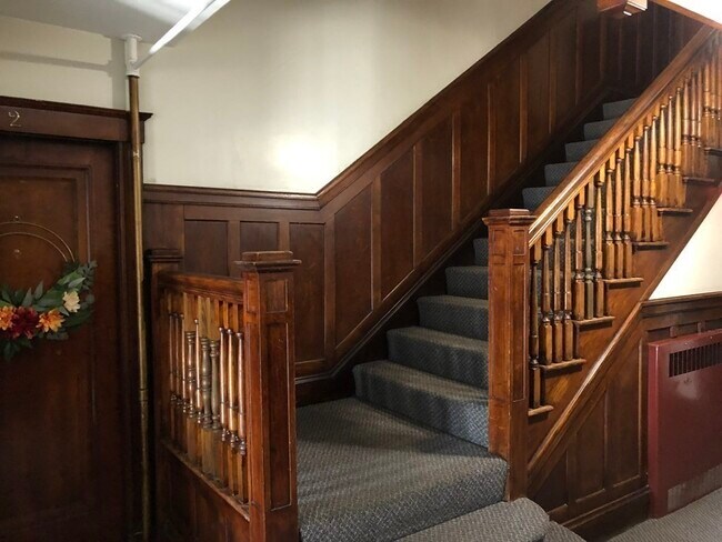 Building Photo - 35 Tudor St