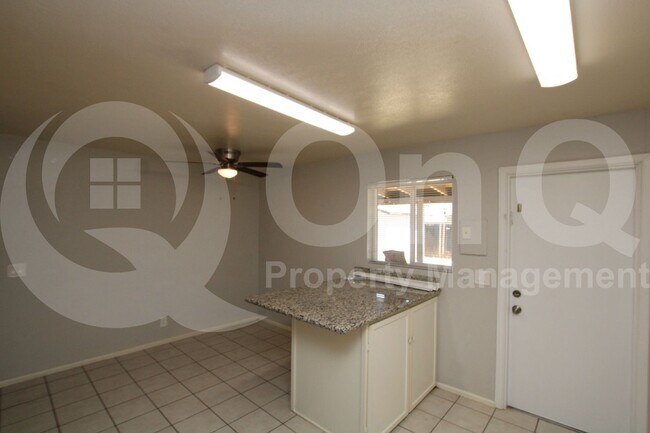 Foto del edificio - 2419 W Diana Ave