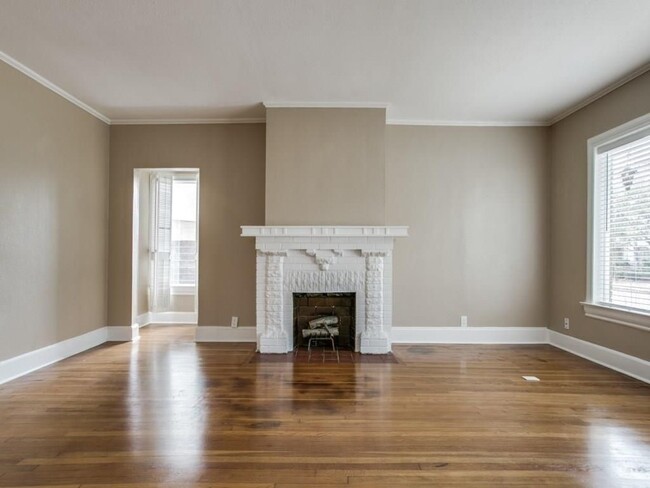 Living Room/ Small Nook - 4008 Wycliff Ave