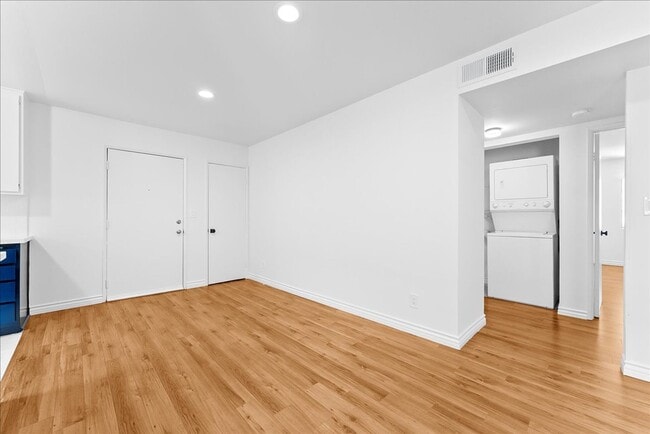 Foto del edificio - 448 W Windsor Rd