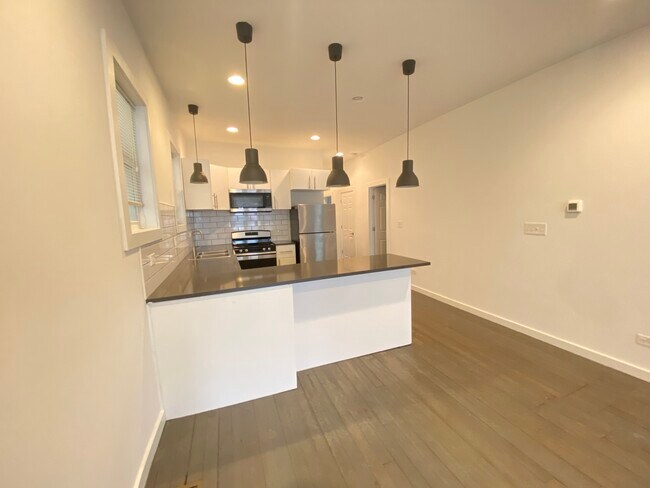 Foto del edificio - 1710 N Kimball Ave