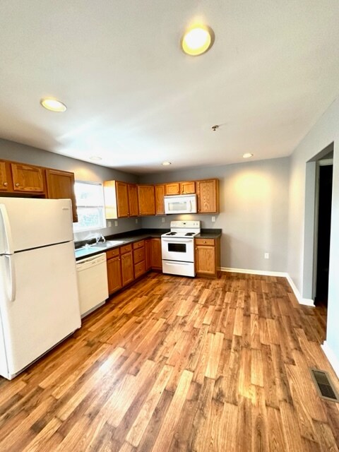 558 Broadway, Apt 4 - Kitchen - 558 Broadway