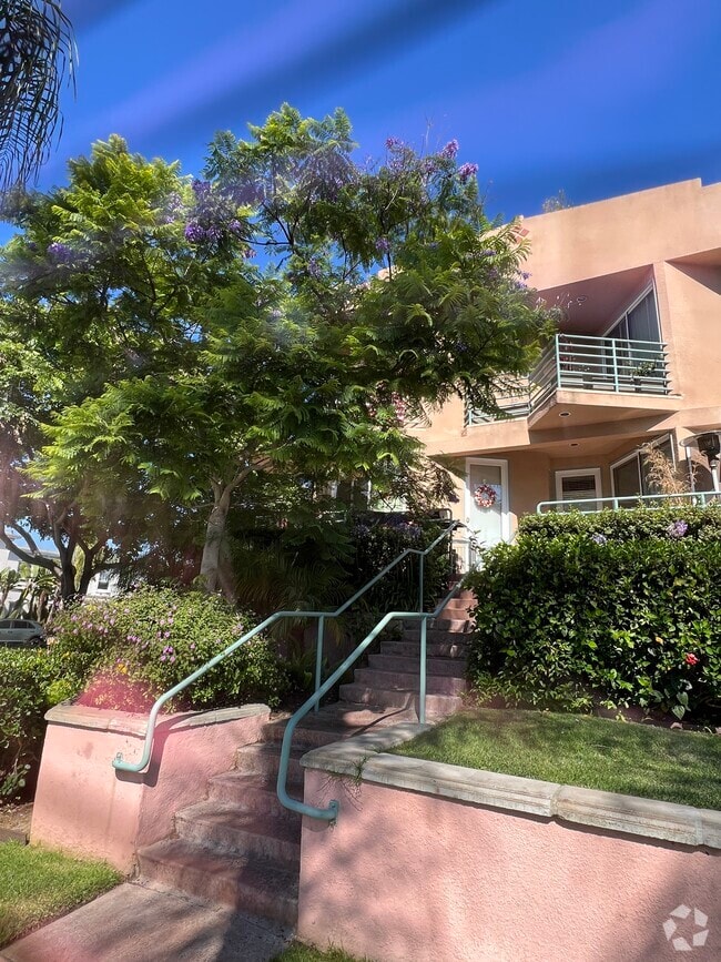 Building Photo - 207 Orange Ave