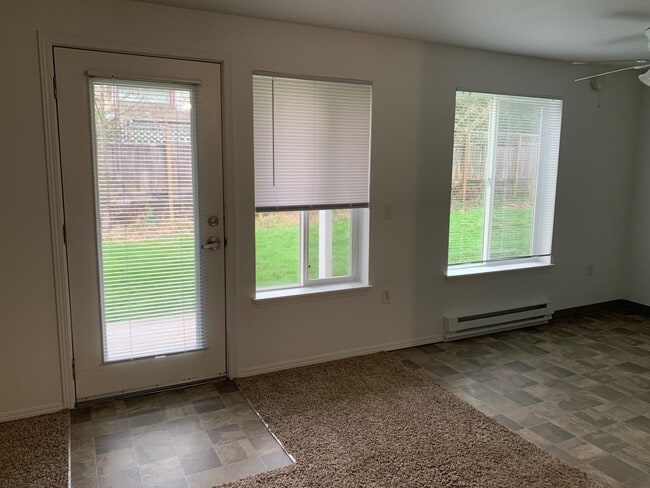 Foto del edificio - 445 Carter Ave