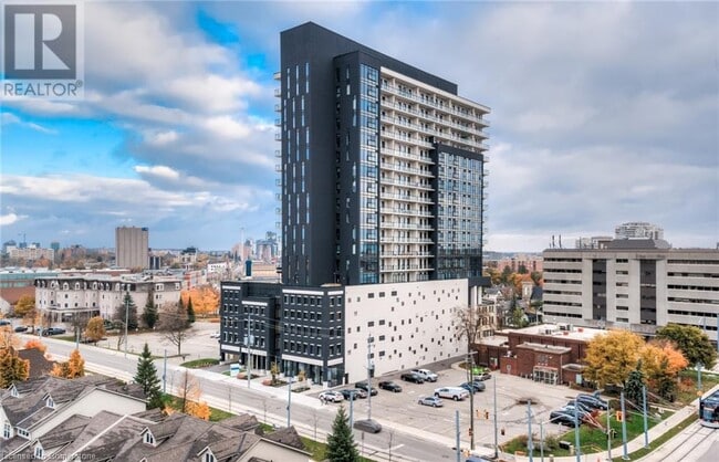 Photo du bâtiment - 181 King St S