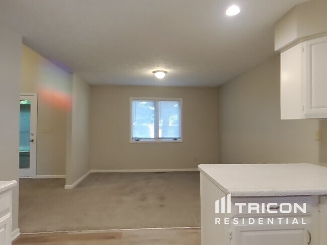 Foto del edificio - 3014 Silver Fox Dr