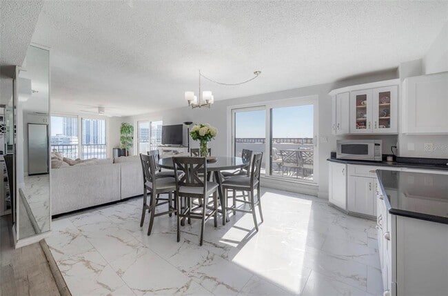 Foto del edificio - 201 W Laurel St